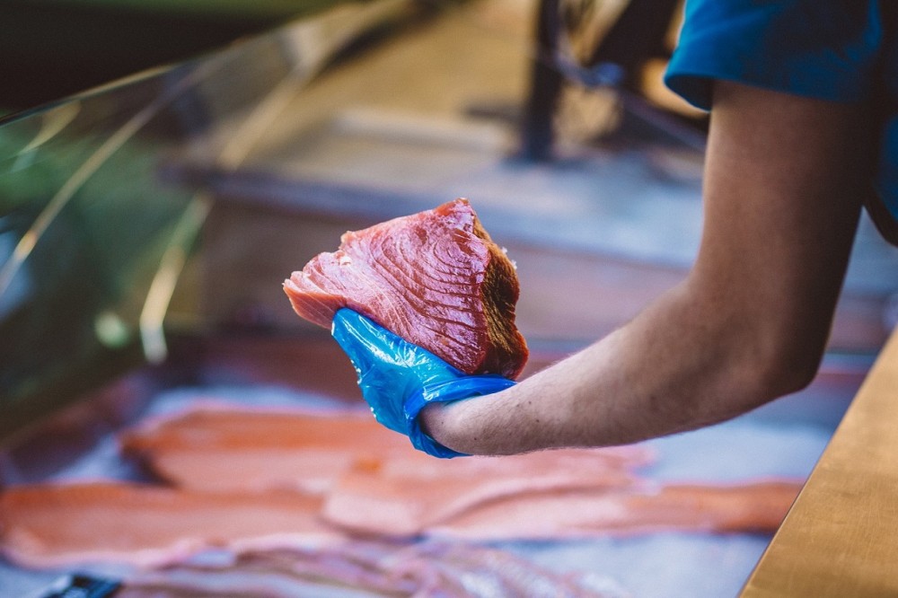 ČERSTVÝ TUŇÁK Z OMÁNU